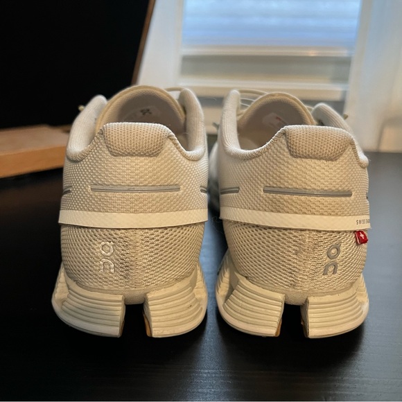Excellent condition On Running Cloud5 sneakers - off white - Picture 4 of 8